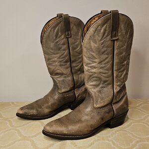 Classic Western Cowboy Boots - Brown